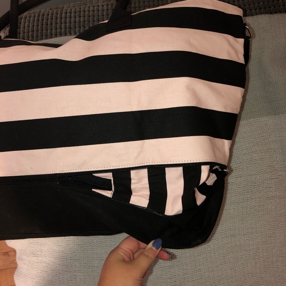 🎀 Victorias Secret Bags Bundle!! 🎀 - Picture 5 of 8